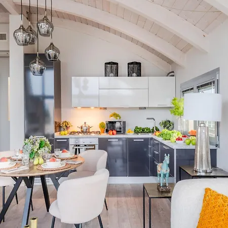 Modern Panoramic Loft With Terrace, Elevator Apartment